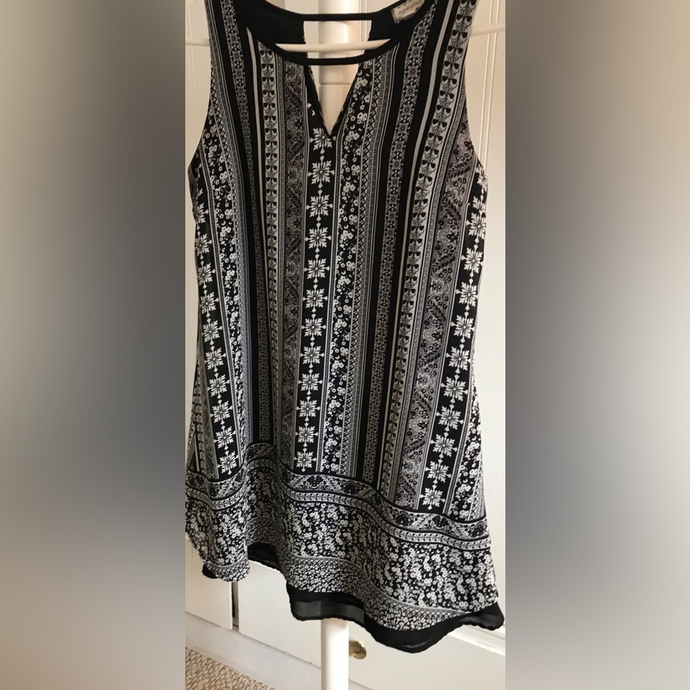Sleeveless Black and White Floral Print Dress by Eyeshadow Size Medium